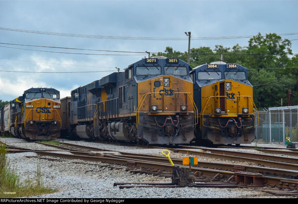 CSX 7319, 3071 & 3064 at the Yard